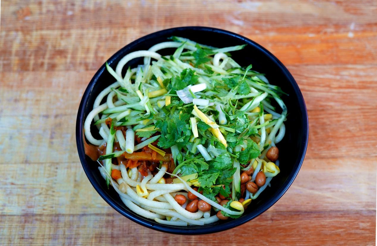 阜阳格拉条(图源:安徽省文化和旅游厅)阜阳粉鸡(图源:安徽省文化和