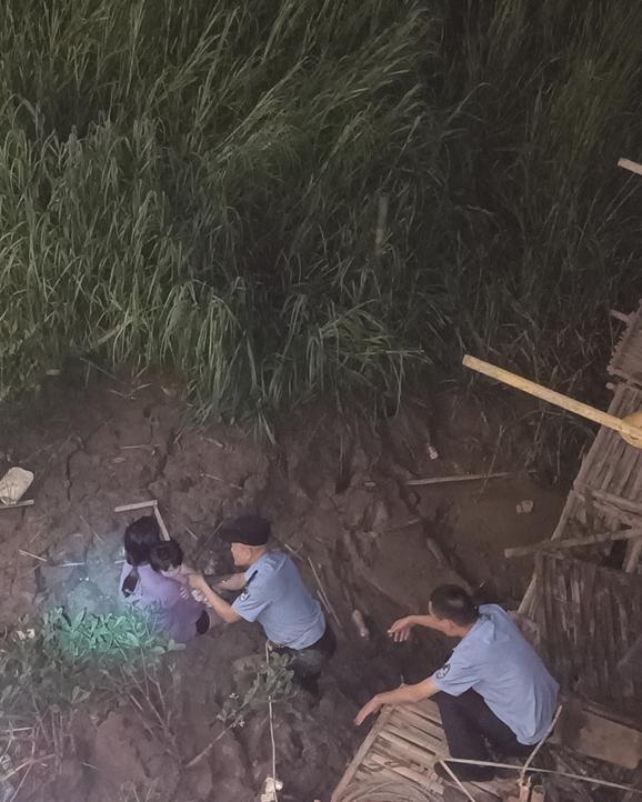 妻子带女儿跳江，丈夫：我每月赚4000，拿1000打赏女主播怎么了？休闲区蓝鸢梦想 - Www.slyday.coM