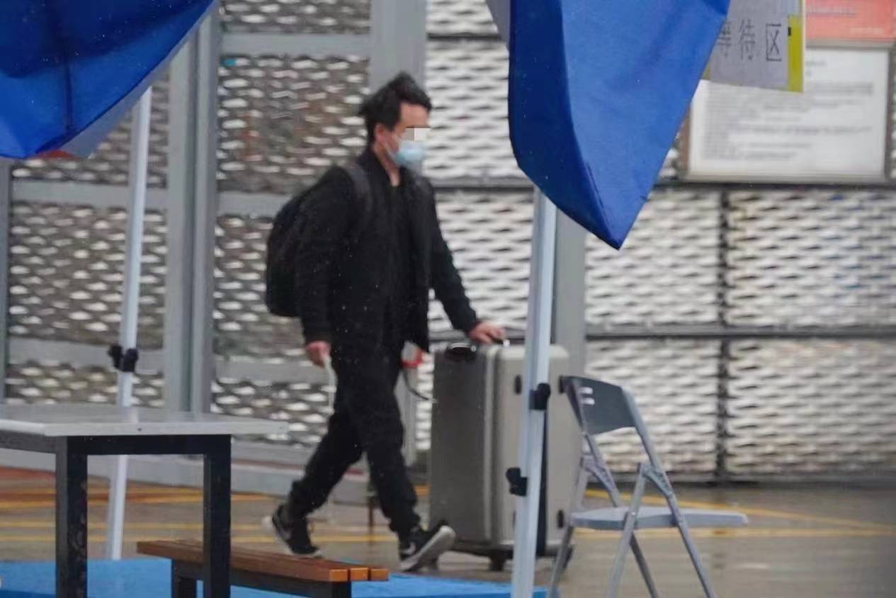 6700人，上海方舱医院今迎最大出院规模！新国博方舱8500份雨具护航“回家路”休闲区蓝鸢梦想 - Www.slyday.coM