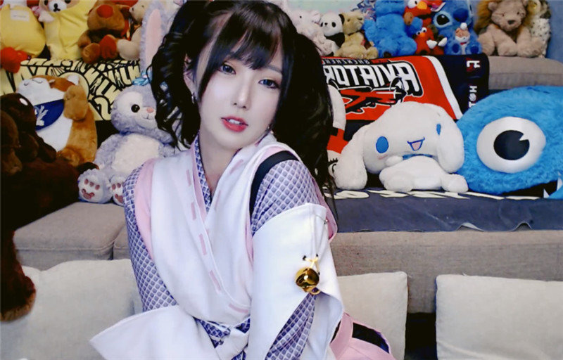 轩子巨2兔都out了452万粉jk女神入驻虎牙骚男助阵不敢直眼看