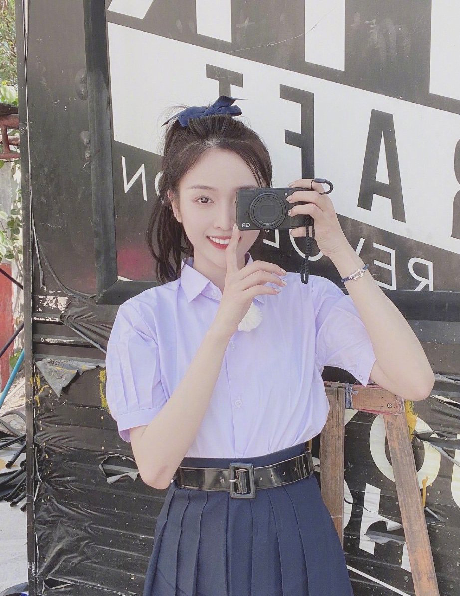 吴宣仪|校服造型自拍照