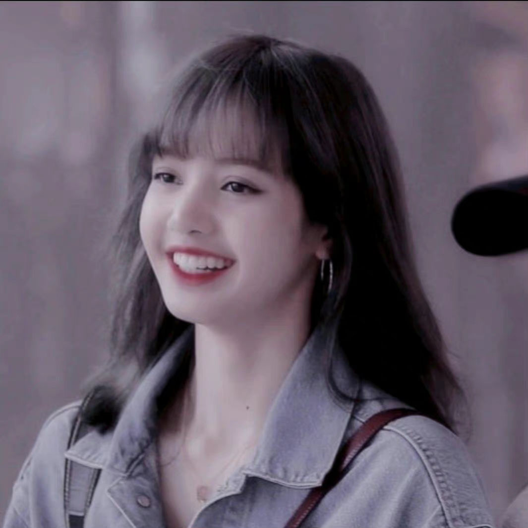 人间芭比lisa笑起来好甜啊