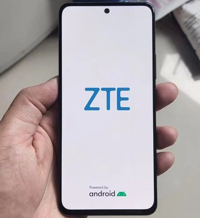 除了性能和屏幕外,该机的影像在同价位其它手机也有优势,采用后置6400