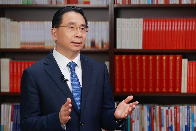 郑杰代表落实双碳目标推进绿色新基建