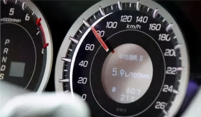 一辆小汽车行驶3/2千米用汽油3/25升,行驶一千米用汽油...