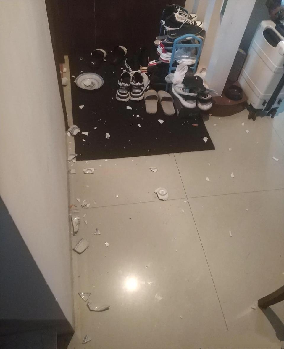 目前还是我女朋友,生气就这样摔东西,大伙评评理……_高清图集_新浪网