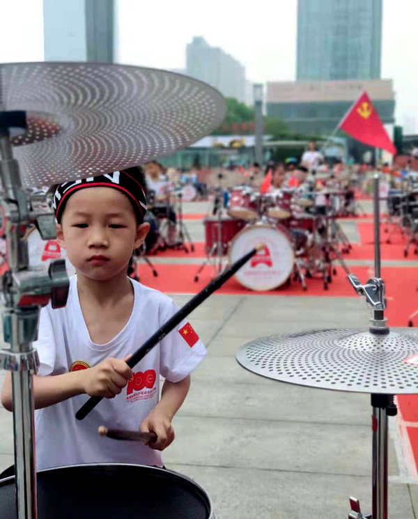 洛阳千名少年齐鼓欢歌 庆祝建党一百周年