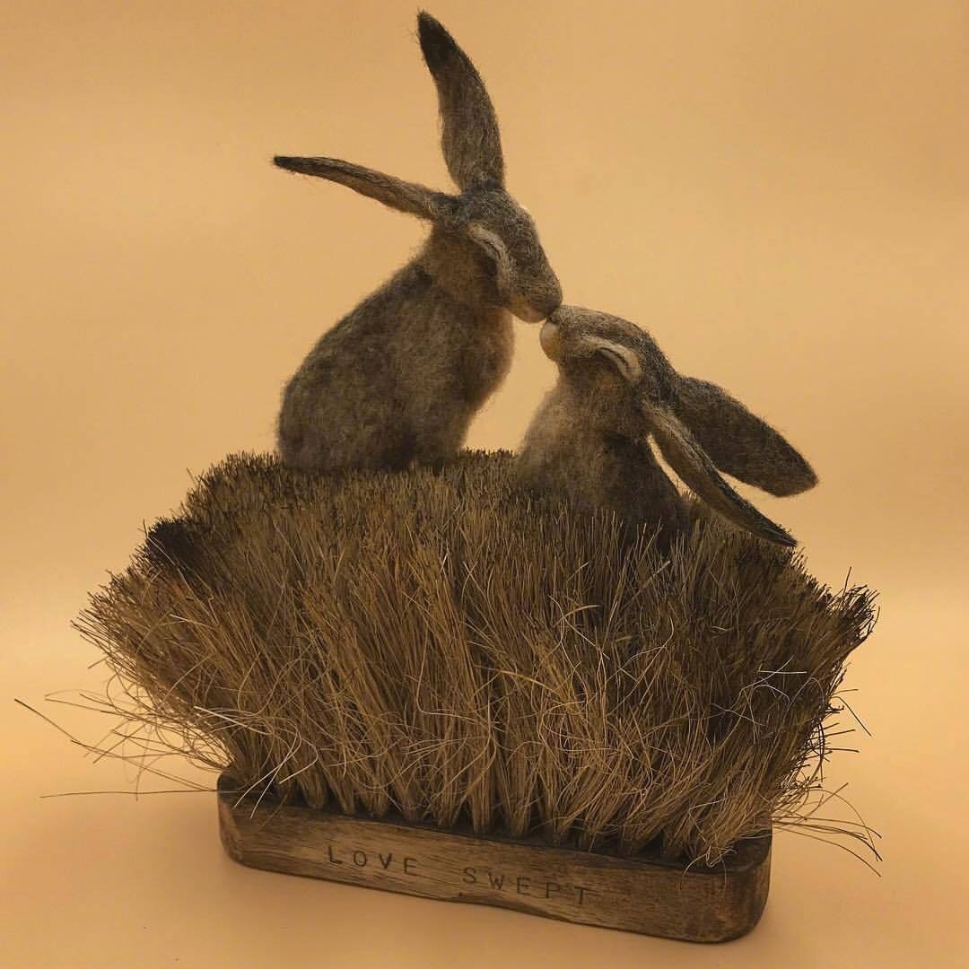 来自艺术家 simon brown 羊毛毡作品__财经头条