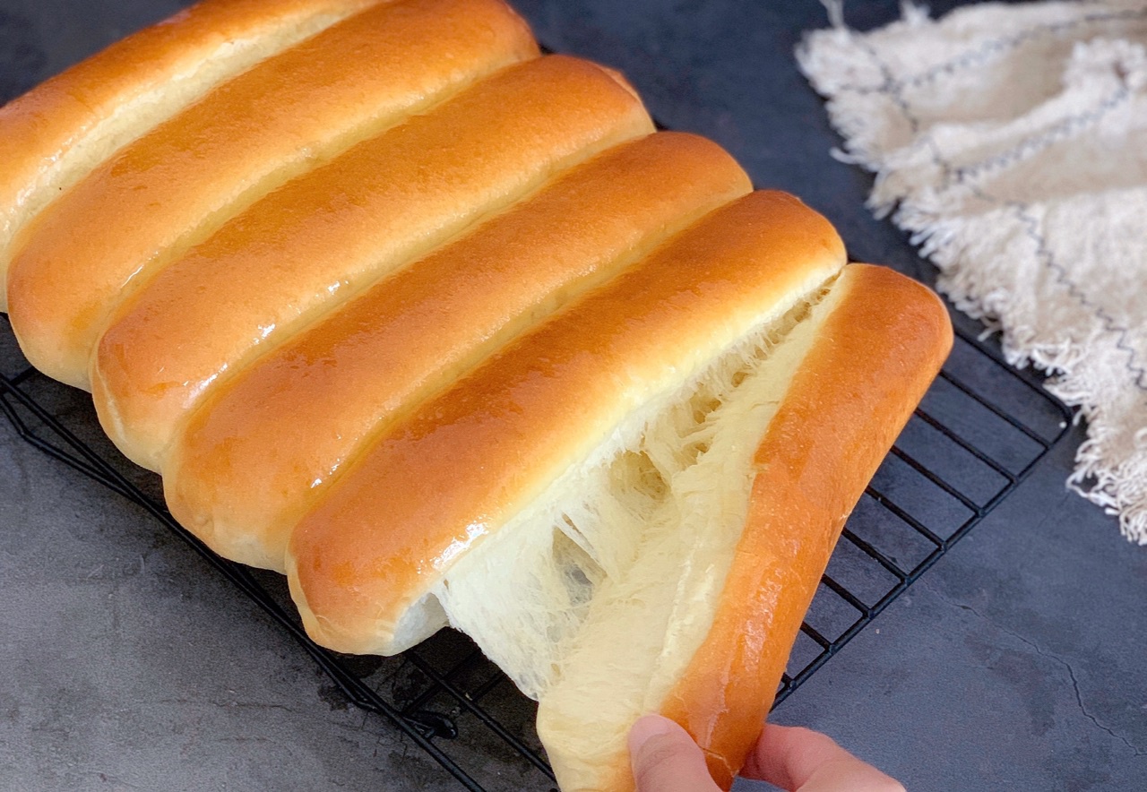 【奶香排包】的做法 配方,松软拉丝,口感很不错的奶香味排包