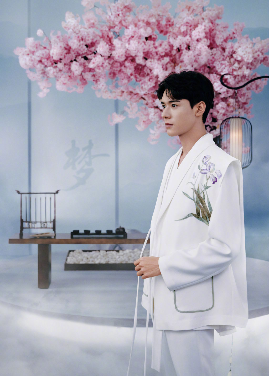 龚俊梦幻国风写真大片君子入画白衣翩翩撑伞抚扇