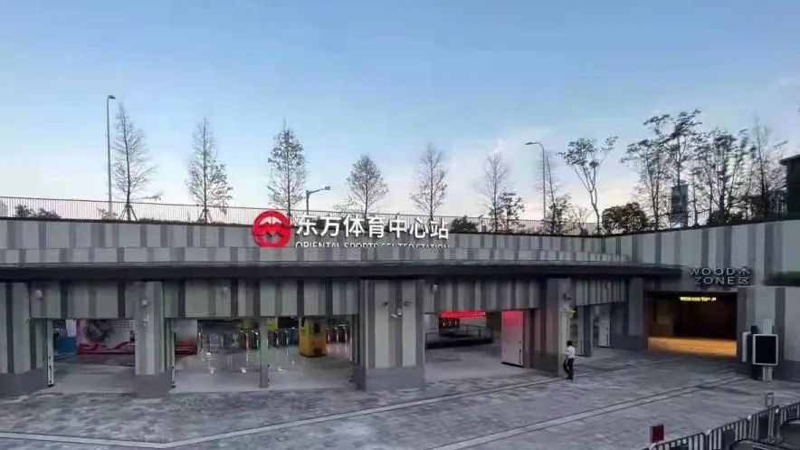 轨交东方体育中心站开通"小包通道"方便乘客快速进站|进站|轨交|乘客_