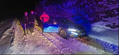 大年初一被困雪区 巩义民警夜间开展营救休闲区蓝鸢梦想 - Www.slyday.coM