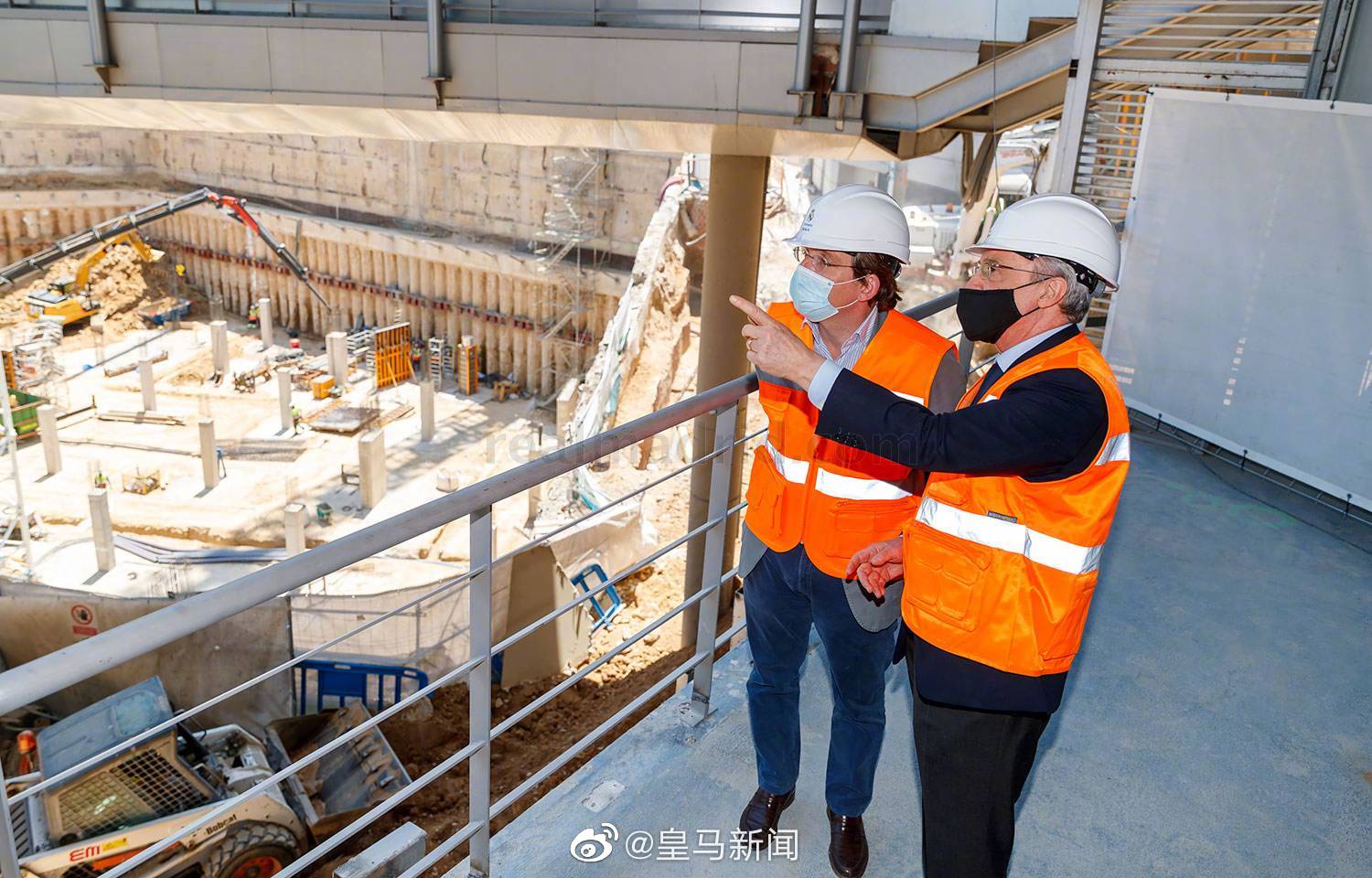 弗洛伦蒂诺现场监工伯纳乌的翻新.