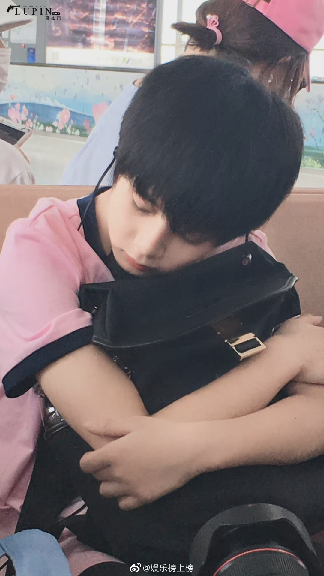 刘耀文成长史西南特困小学生西南特困初中生西南特困高中生