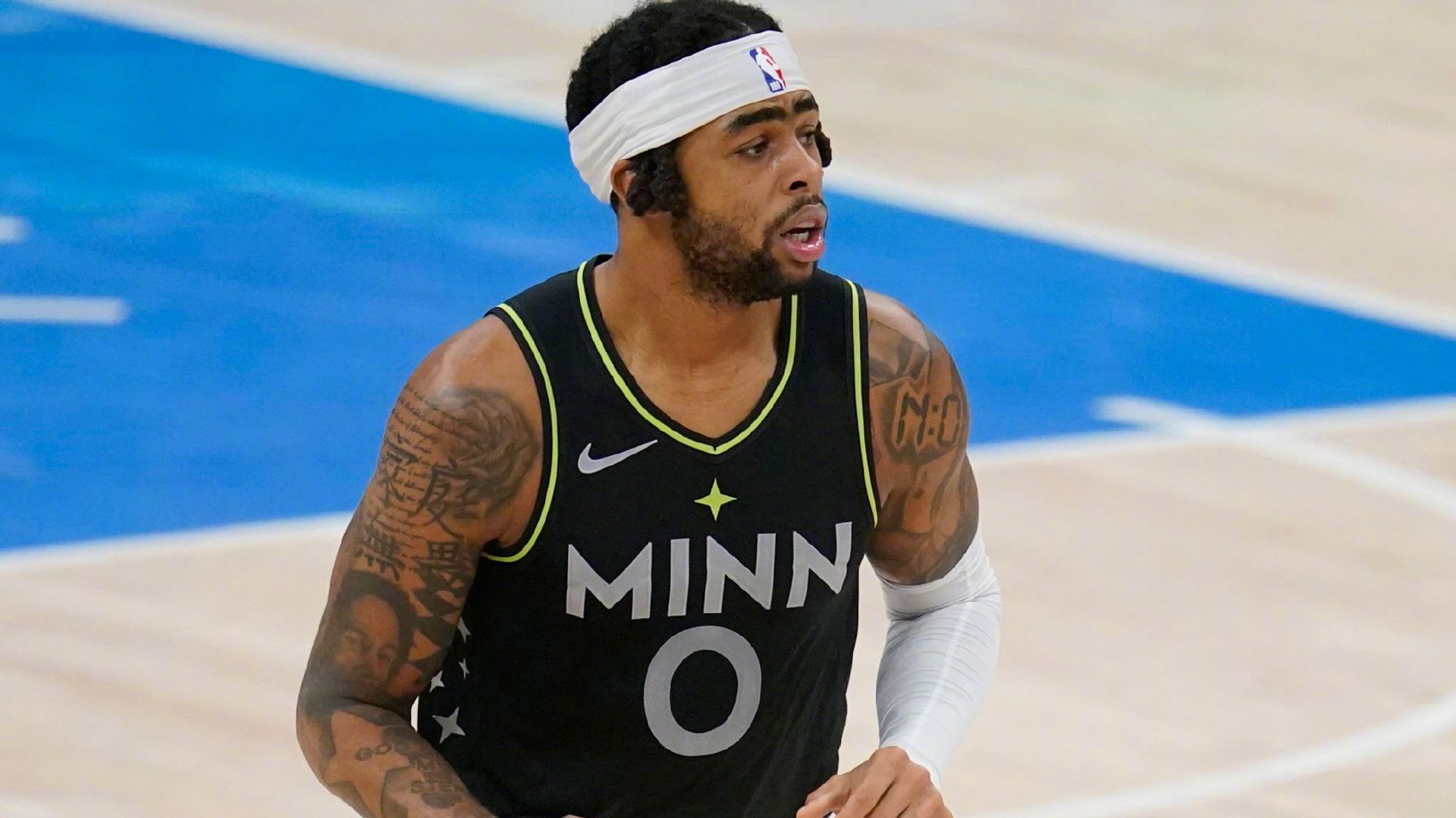 这两年拉塞尔的发型秀