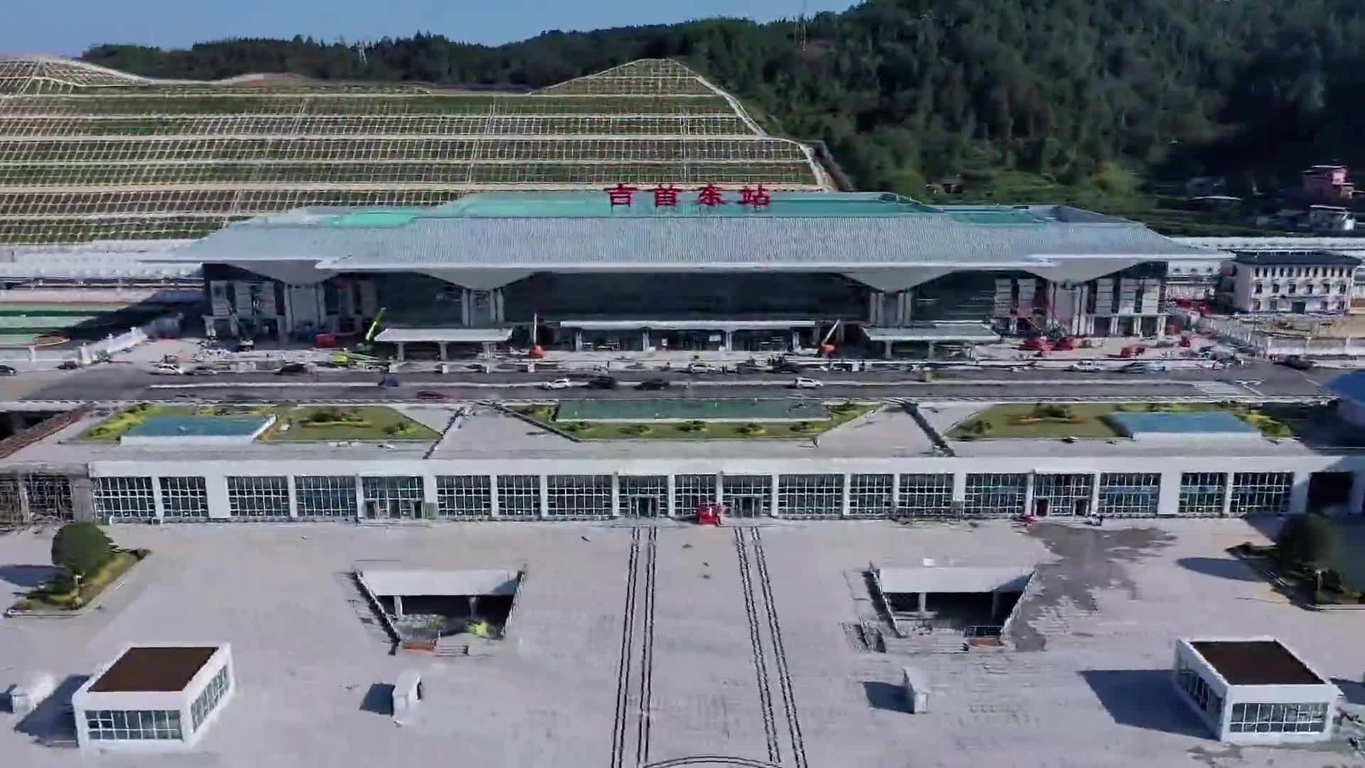 央视直播4分钟镜头给了张吉怀高铁吉首东站