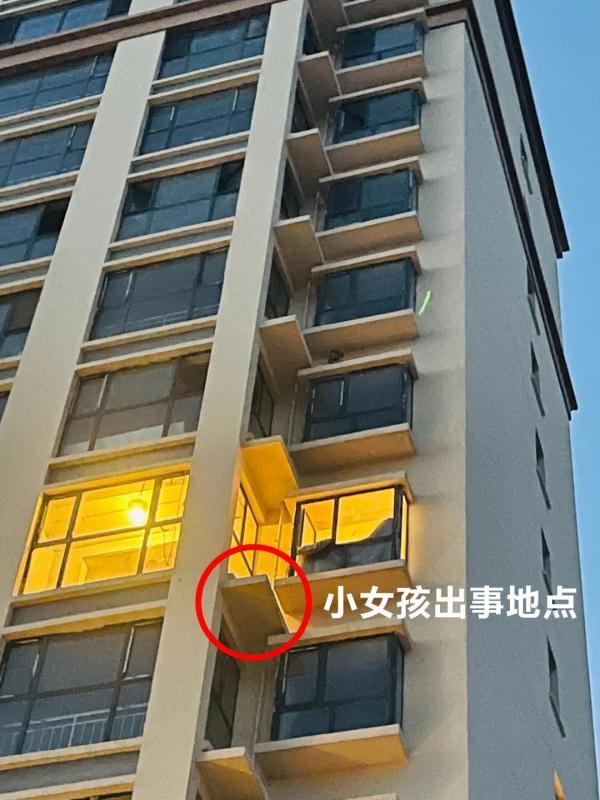 两女童分别从20楼,11楼翻出……|女童|防护栏|窗户_新浪新闻