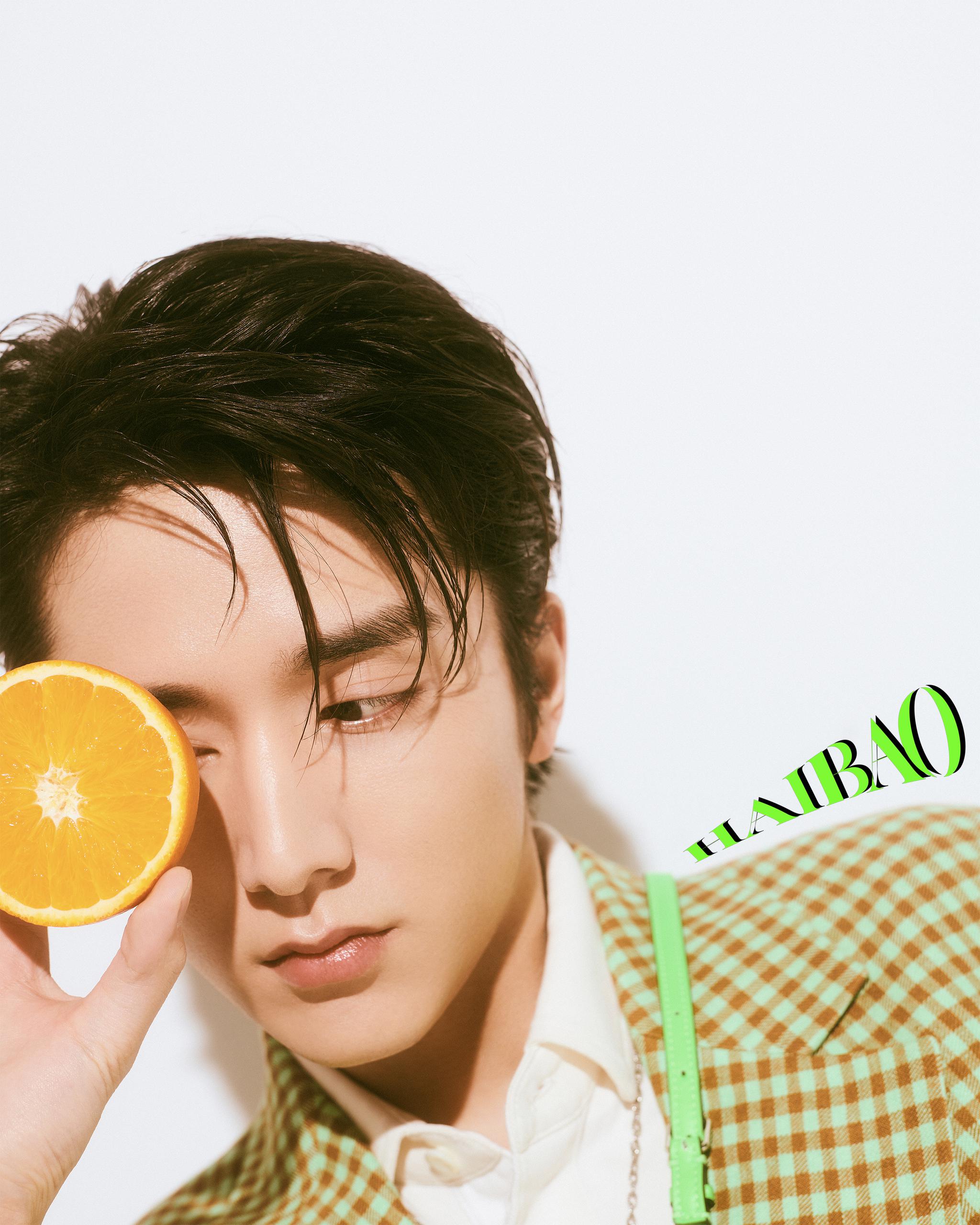 海报时尚「四月封面人物」@张新成 完整高清大片,正式上线!