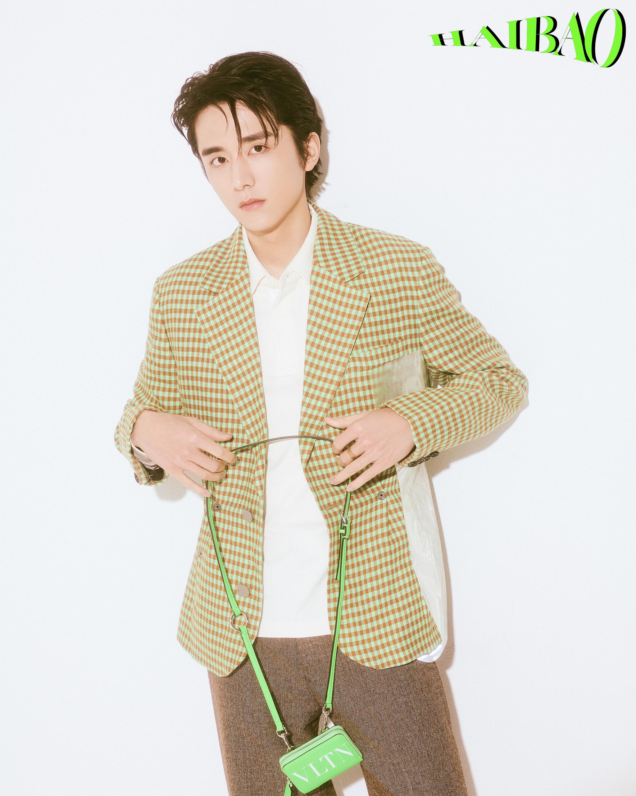 海报时尚「四月封面人物」@张新成 完整高清大片,正式上线!