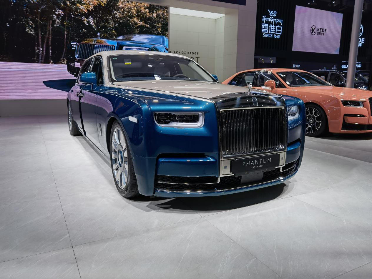 广州车展直击个性化轿车劳斯莱斯幻影加长版亮相