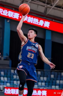 这什么球局?两边教练竟然都上了!穿着广州队服的林书豪有点陌生休闲区蓝鸢梦想 - Www.slyday.coM 这什么球局?两边教练竟然都上了!穿着广州队服的林书豪有点陌生休闲区蓝鸢梦想 - Www.slyday.coM