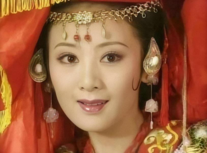 小李琳热舞被指喝多了,腰身和腿太纤细,嫁小8岁老公表情幸福