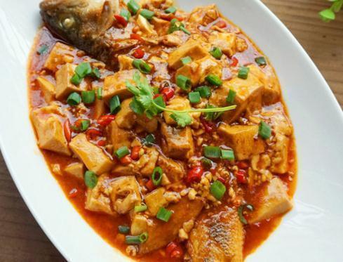 豆腐烧鲫鱼