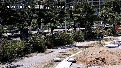 女子骑车没被撞，却进ICU！交警还原现场找到原因：她骑车分心且没戴头盔休闲区蓝鸢梦想 - Www.slyday.coM
