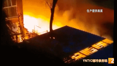 冒烟起火!有爆炸声!昆明一小区电动车爆燃,近30辆车烧成铁架休闲区蓝鸢梦想 - Www.slyday.coM 冒烟起火!有爆炸声!昆明一小区电动车爆燃,近30辆车烧成铁架休闲区蓝鸢梦想 - Www.slyday.coM