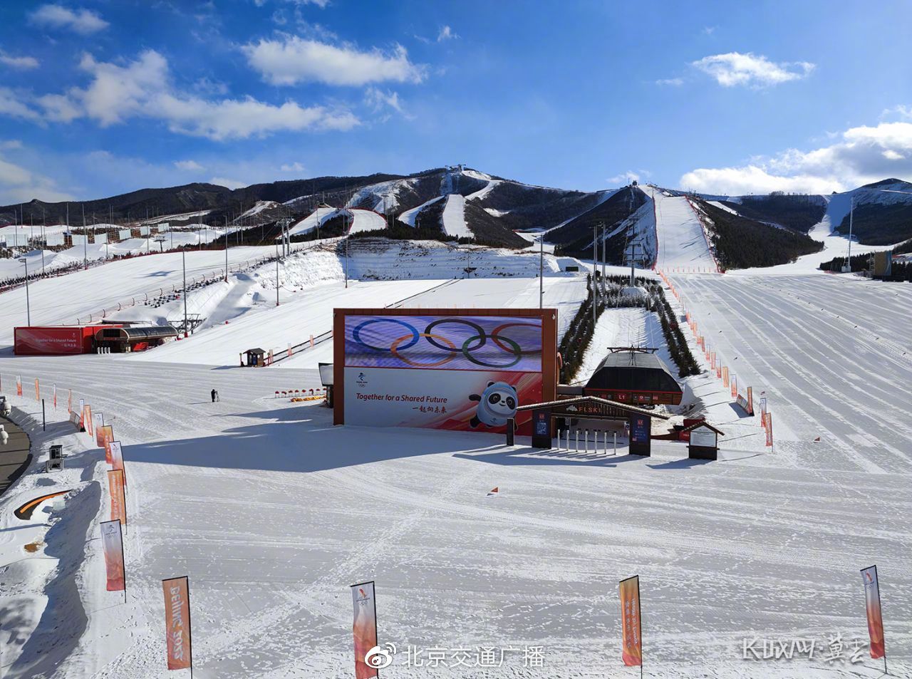 北京冬奥会火炬在崇礼雪上传递|崇礼|张家口市_新浪新闻