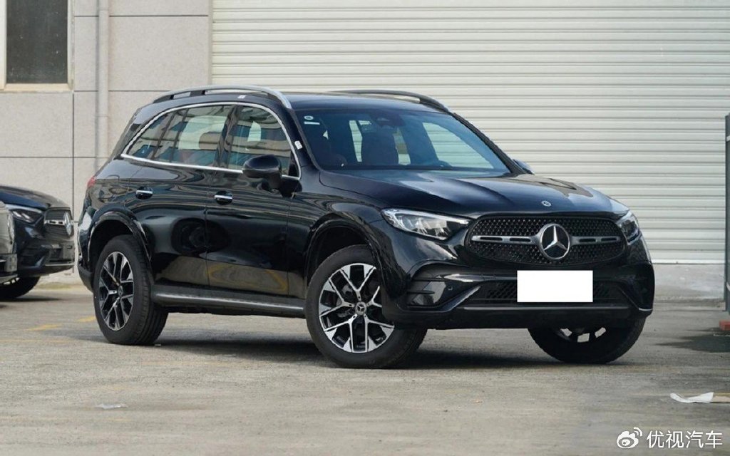 这代全新奔驰glc的外观还是比较耐看的,至少也没有脱离奔驰品牌suv所