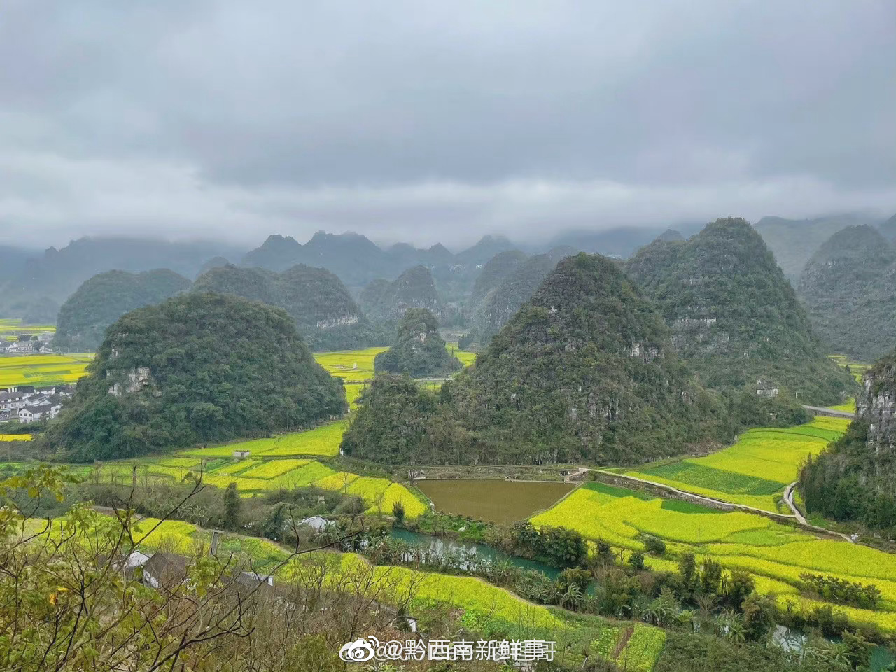 贵州兴义—万峰林 今天是阴雨天,如此恶劣的天气还若如油画……