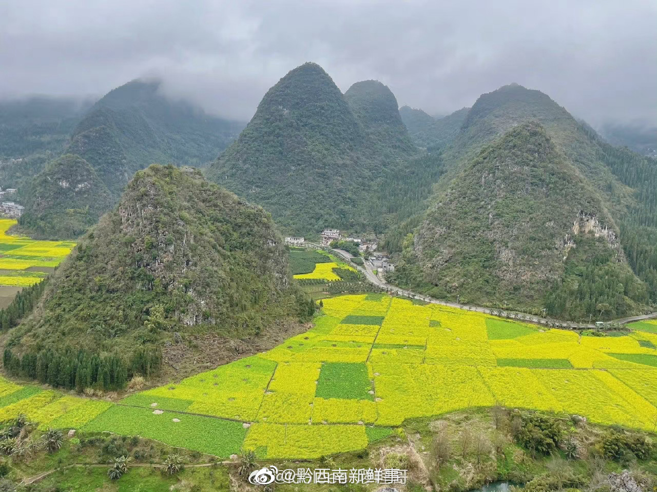 贵州兴义—万峰林 今天是阴雨天,如此恶劣的天气还若如油画……