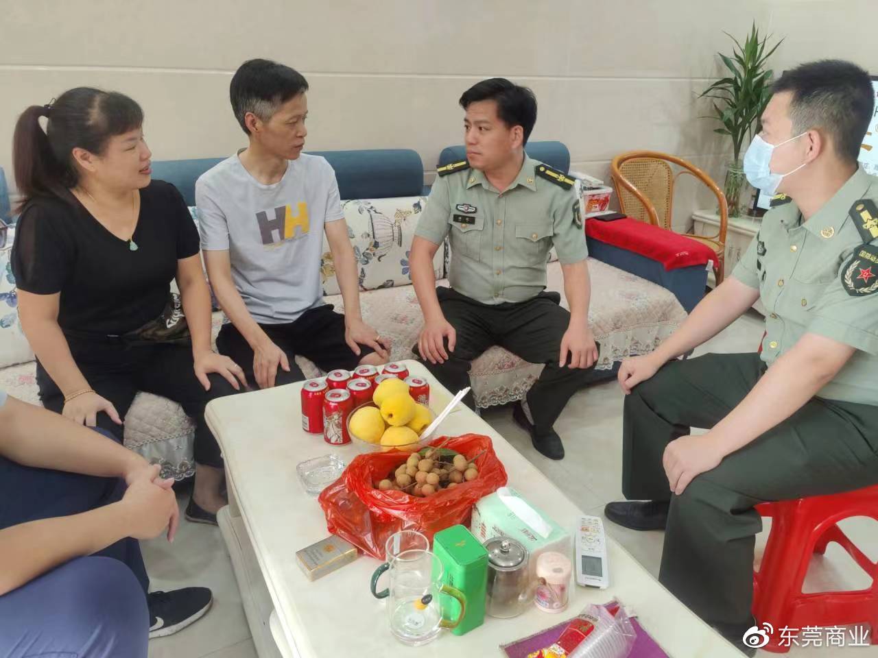 部队以及镇委镇政府的关怀与温暖,进一步弘扬了樟木头拥军爱军的优良