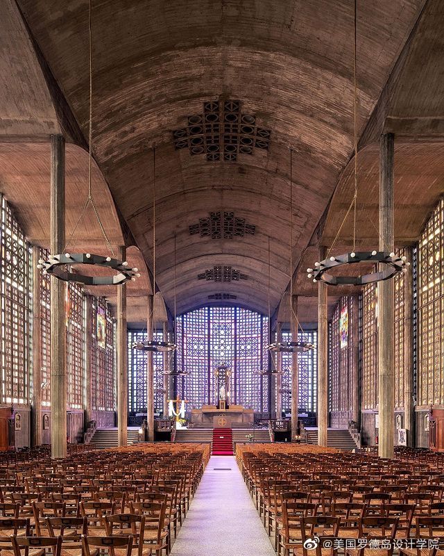 现代主义教堂内部的"神圣空间",感受对称的美……__财经头条