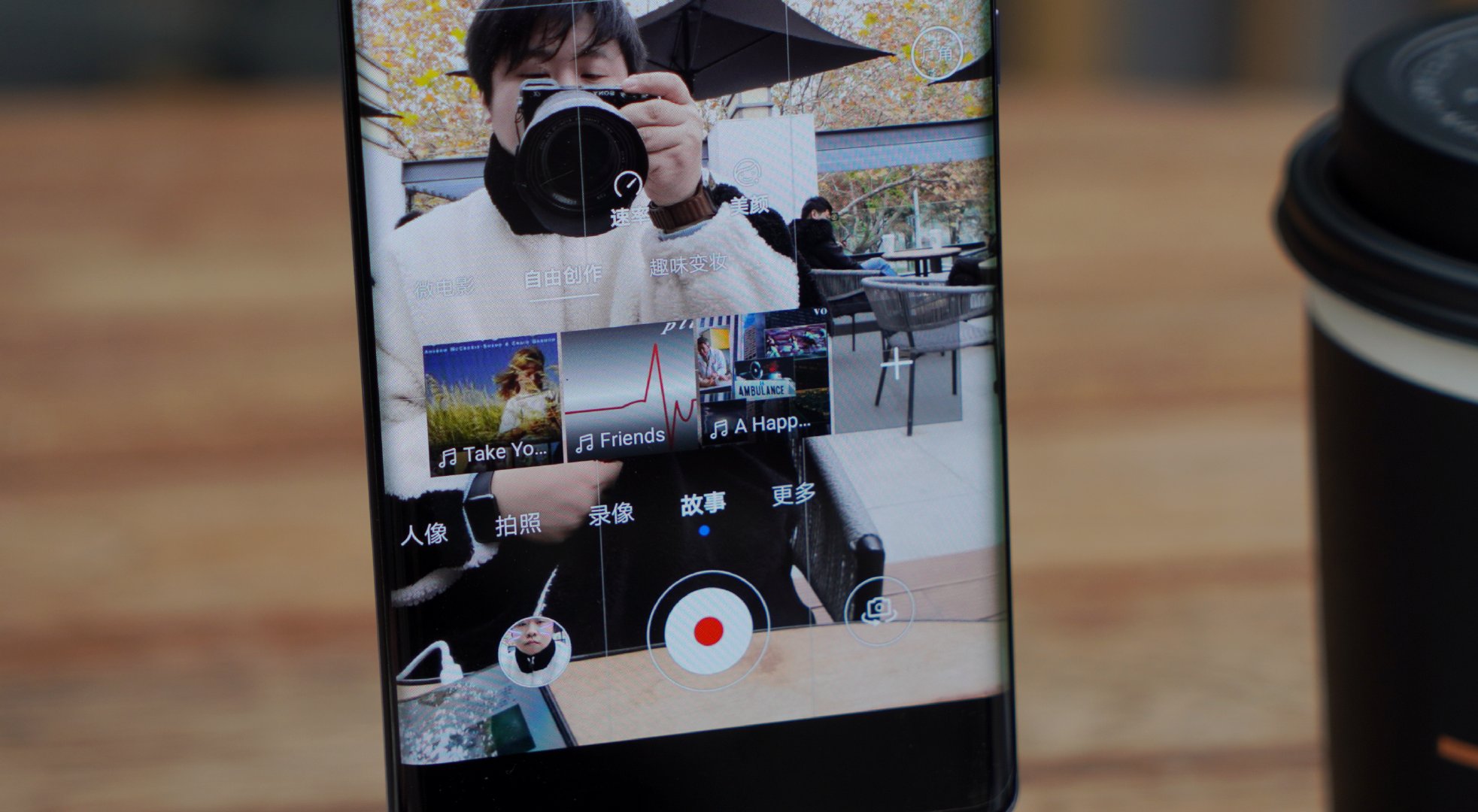 其实刚刚说的超广角,防抖,收音只是华为nova8 pro 作为"vlog手机"的