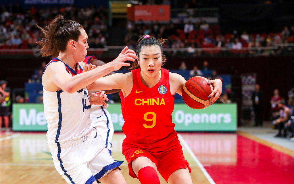 77-63!中国女篮虽败犹荣,李梦21+2,王思雨17+4+6太亮眼了|王思雨|中国女篮|李梦_新浪新闻