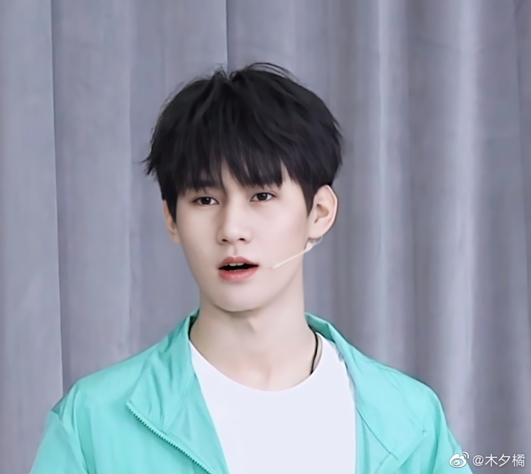 张真源运动特辑饭修图 可可爱爱的丰富小表情……__财经头条