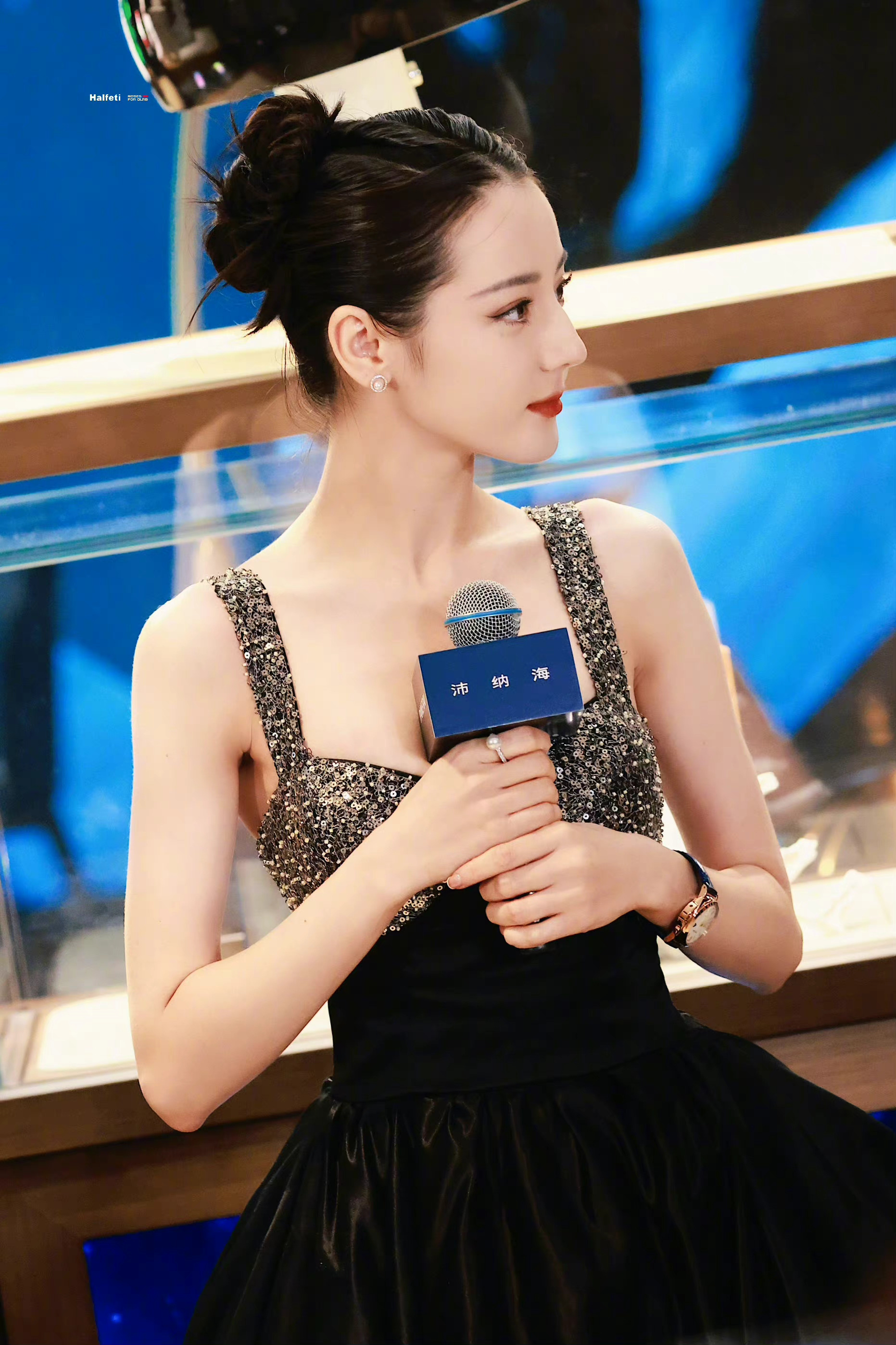 迪丽热巴今日活动饭拍大美女又下凡了恨不得飞奔到姐姐身边了