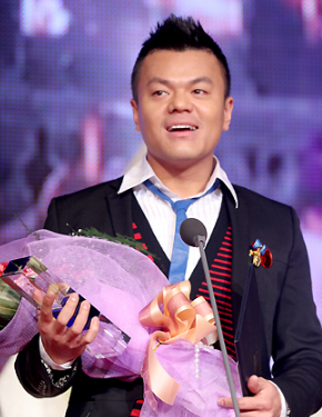 jyp社长朴振英48岁喜得二千金网友千万要像妈妈