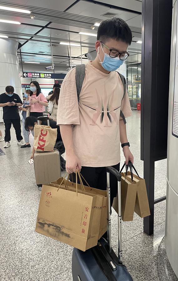 一片红!杭州出城大军已经大排长龙!地铁里全是大包小包,这样的中秋福利太幸福了休闲区蓝鸢梦想 - Www.slyday.coM 一片红!杭州出城大军已经大排长龙!地铁里全是大包小包,这样的中秋福利太幸福了休闲区蓝鸢梦想 - Www.slyday.coM