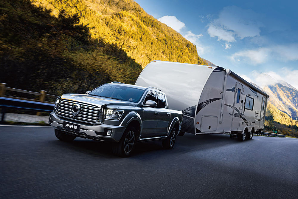 3吨拖车认证,可以合法牵引拖挂房车;对于自行式房车而言,览众房车称