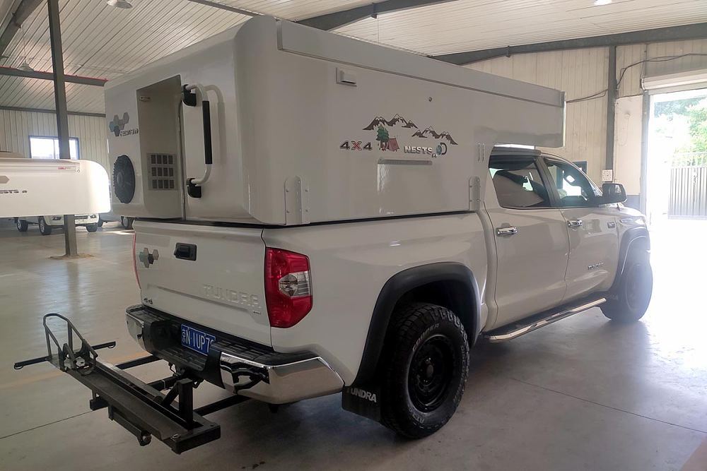 带你走进全新玩法大型全尺寸皮卡助阵丰巢牌背驮式房车