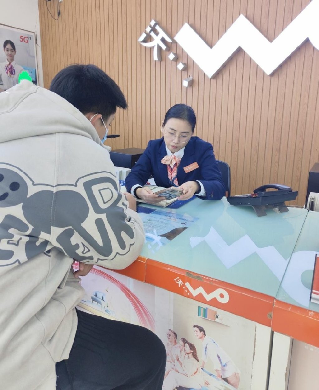 陕西联通服务之星营业员裴婷用心服务以诚相待