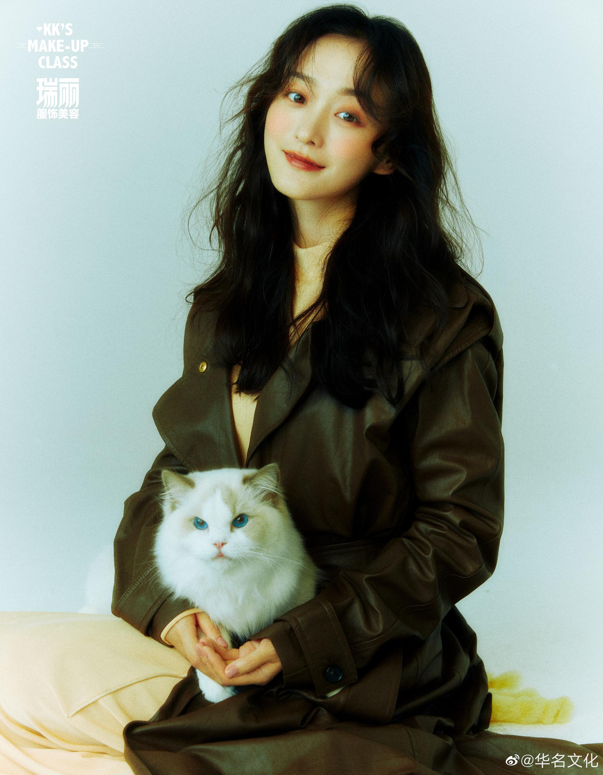 何泓姗 瑞丽服饰美容 复古温馨用微笑治愈你 《流金岁月》