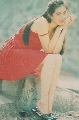 冻龄女神王祖贤颜值高,修长美腿私服穿搭引领潮流风向标__财经头条