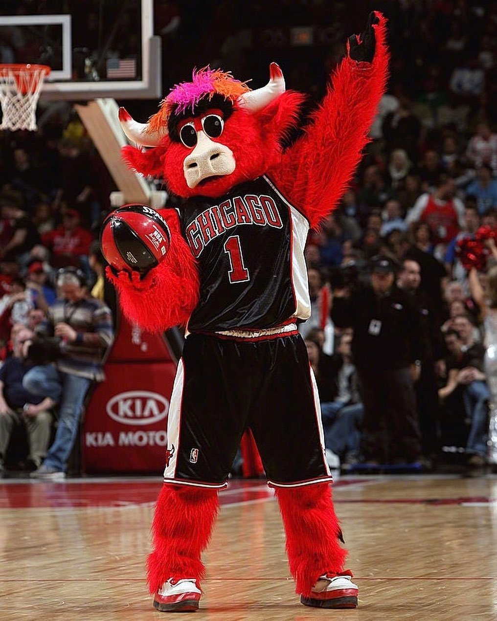 nba中的那些吉祥物,他们有一个共同点,就是都被罗宾-洛佩兹教育过