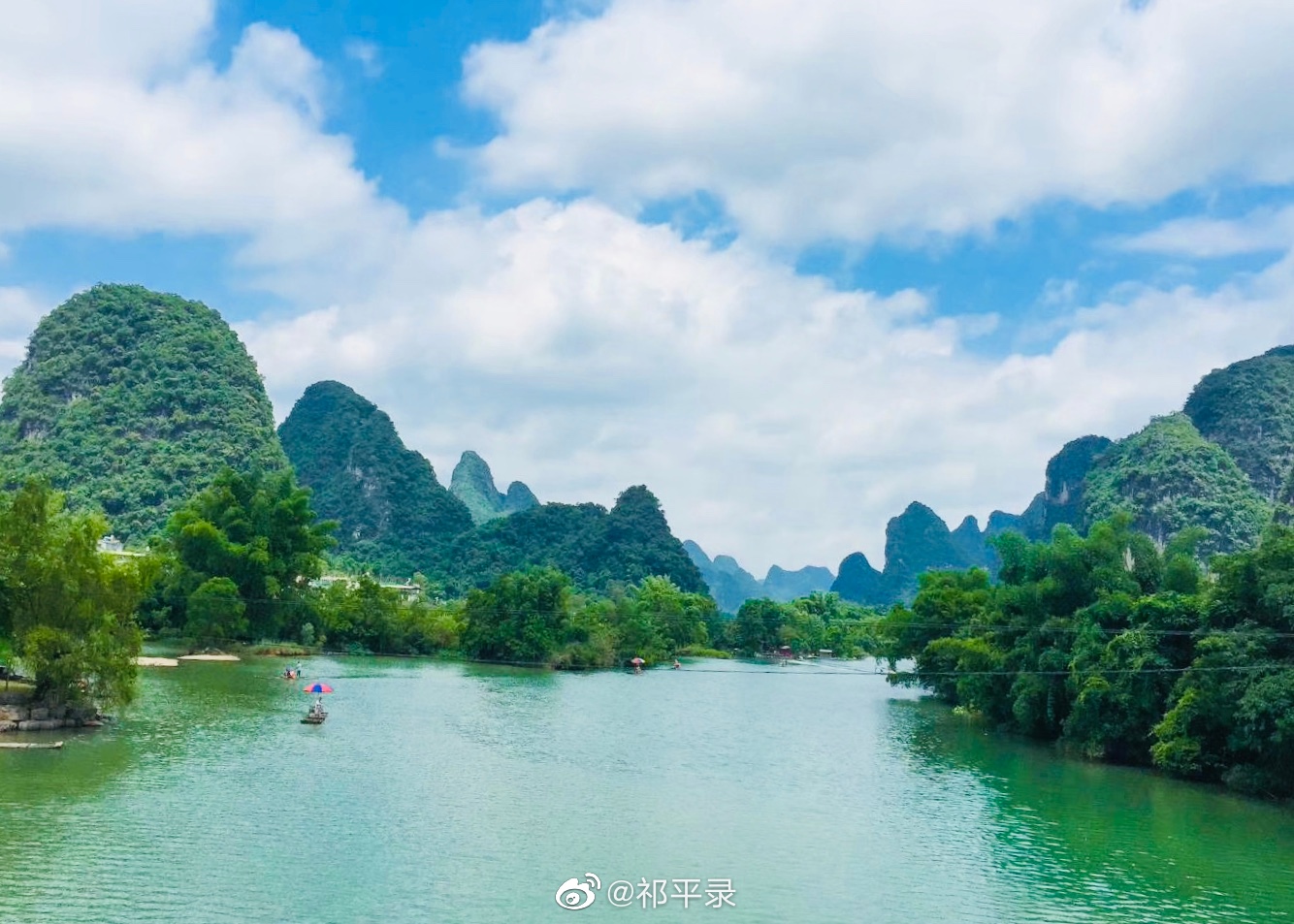 漓江的山水享誉全国,桂林是山水融合的最高境界,是仙人的完美杰作