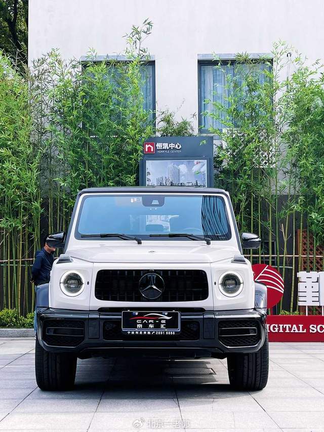 中规奔驰g500升级熊猫版g63撞色设计视觉效果拉满