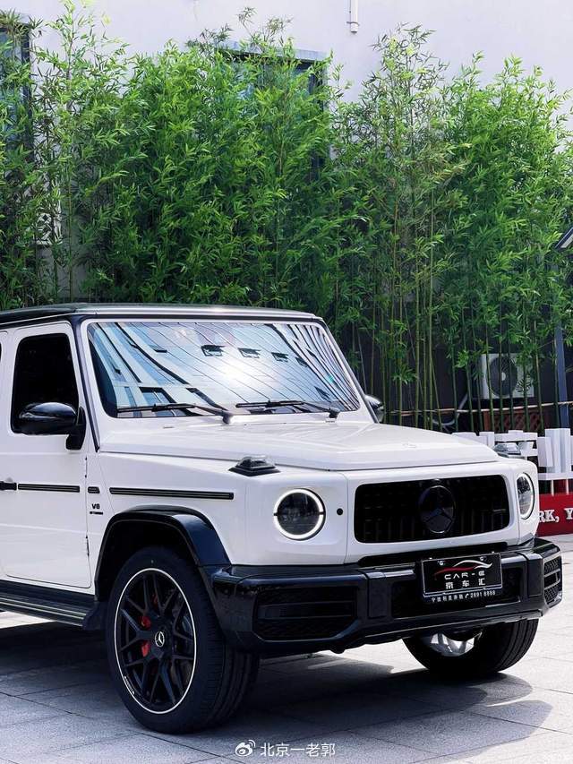 中规奔驰g500升级熊猫版g63撞色设计视觉效果拉满